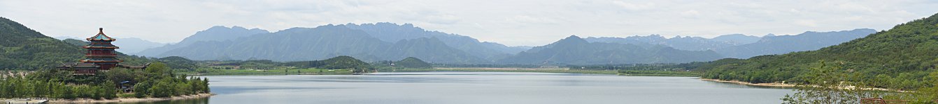 Blick über das Ming-Gräber Reservoir