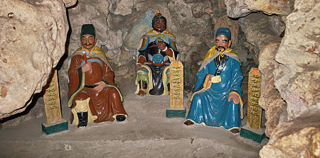 Figuren in den Hhlen auf der Insel, Beihai