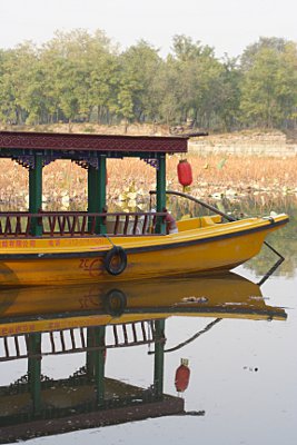Boot auf einem See im alten Sommerpalast (Yuanming Yuan), Peking