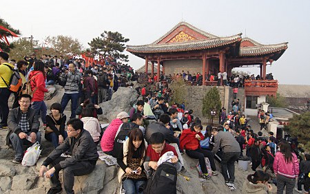 Auf dem Gipfel des Xiangshan im Herbst - wahnsinnig viele Leute!