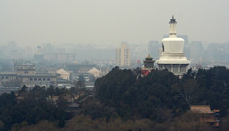 Blick vom Jingshan auf die weiße Dagoba im Beihai Park