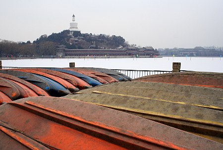 Beihai im Winter: gelagerte Boote
