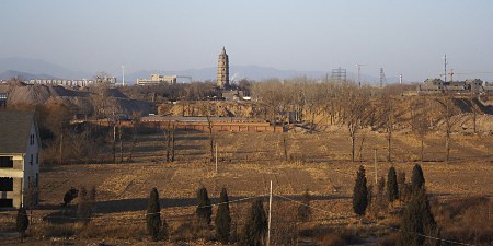 Pagode bei Liangxiang (Blick aus dem Zug der Fangshan-Linie)