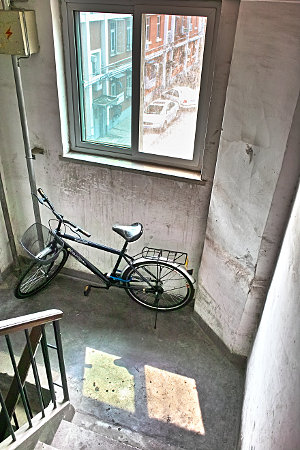 Treppenhaus mit Fahrrad
