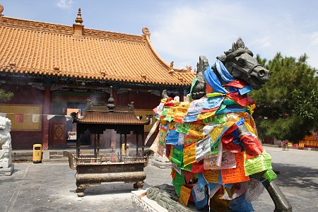 Pferdestatue im Dazhao Tempel