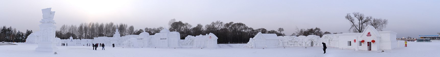 Stadt im russischen Stil aus Schnee auf Sun Island (Taiyangdao), Harbin