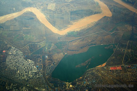 Luftaufnahme: Baotou und gelber Fluss