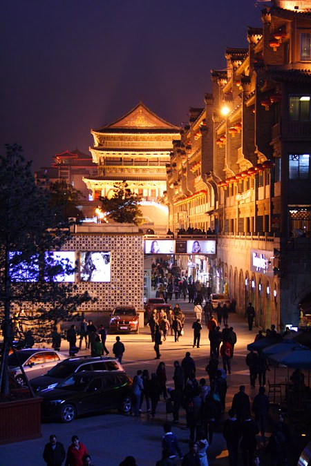 Xi'an: Einkaufsstrae und Trommelturm