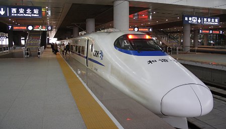 Hochgeschwindigkeitszug CRH im Nordbahnhof von Xi'an