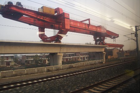 Blick aus dem Zug: Eine neue Trasse wird gebaut